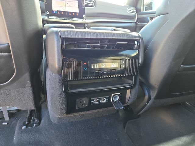 Used 2024 Jeep Wagoneer L Series II w/ Flexible Seating Group AWD/4WD image 32