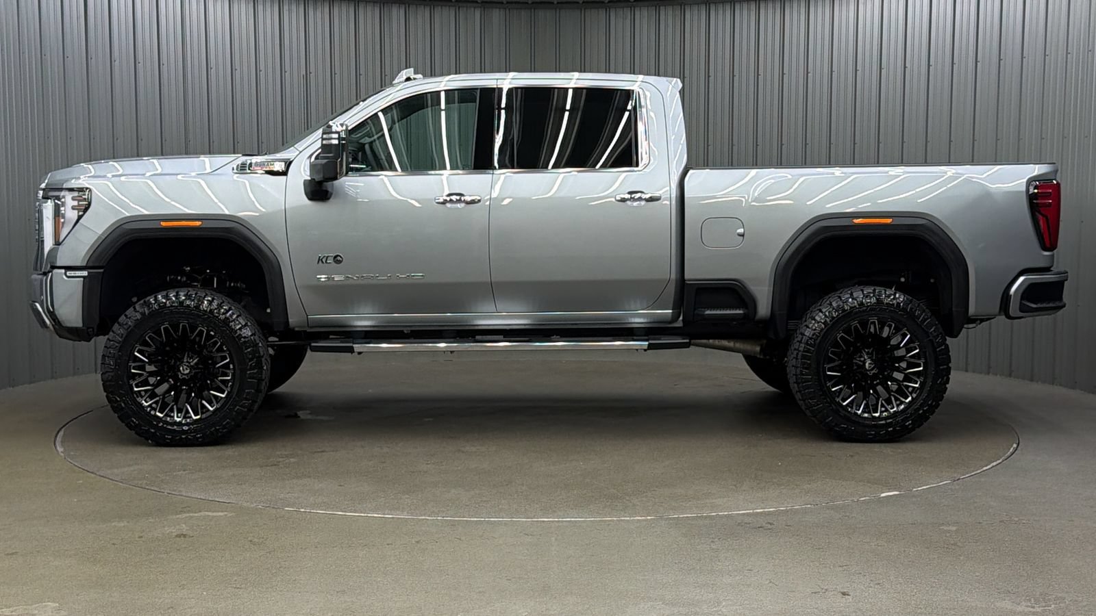 Used 2026 GMC Sierra 3500 Denali w/ Denali Reserve Package AWD/4WD image 2