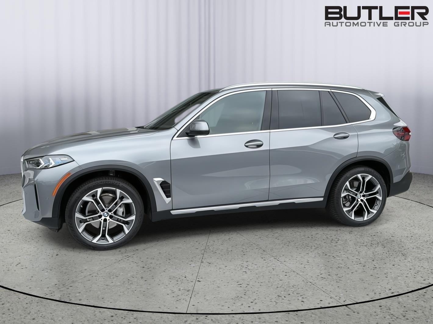 Certified 2024 BMW X5 xDrive40i w/ Premium Package AWD/4WD image 3