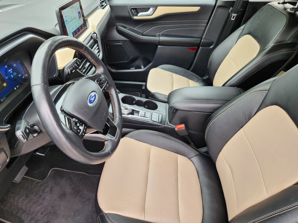 Used 2022 Ford Escape Titanium w/ Titanium Elite Package FWD image 8