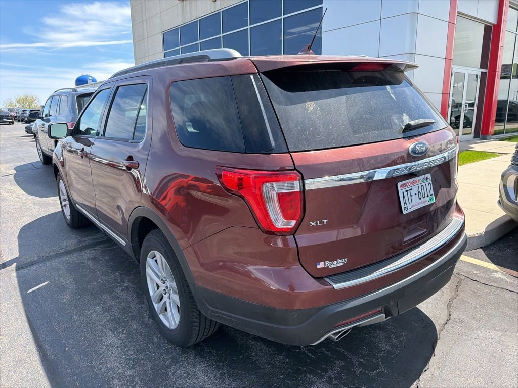 Used 2018 Ford Explorer XLT w/ Equipment Group 202A AWD/4WD image 4