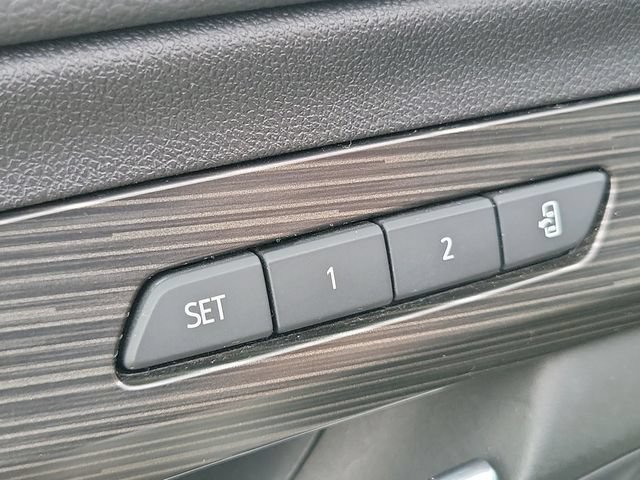 Used 2024 GMC Terrain SLT AWD/4WD image 23
