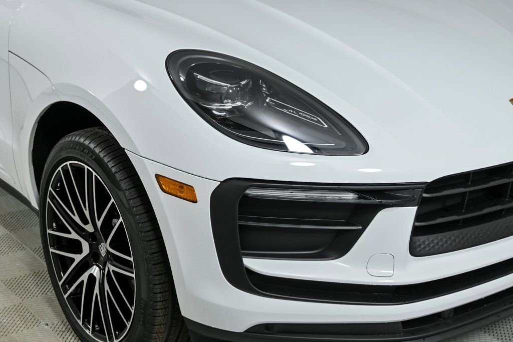 Certified 2025 Porsche Macan image 37