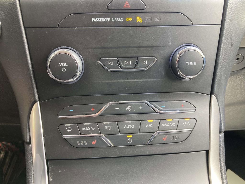 Used 2019 Ford Edge SEL w/ Equipment Group 201A FWD image 16