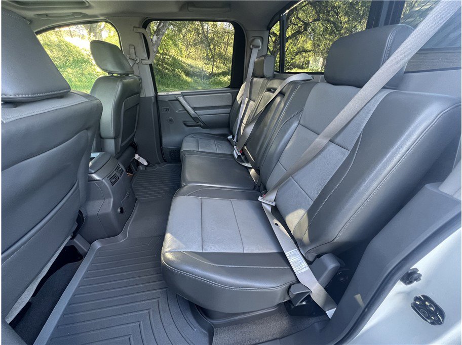 Used 2005 Nissan Titan LE w/ (U01) Nissan Navigation Pkg image 13