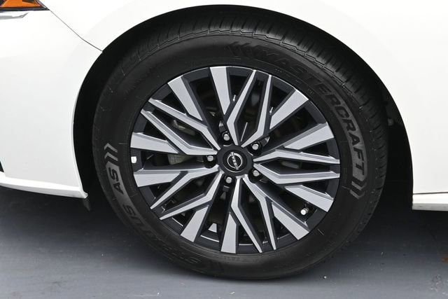 Used 2025 Nissan Altima 2.5 SV FWD image 7