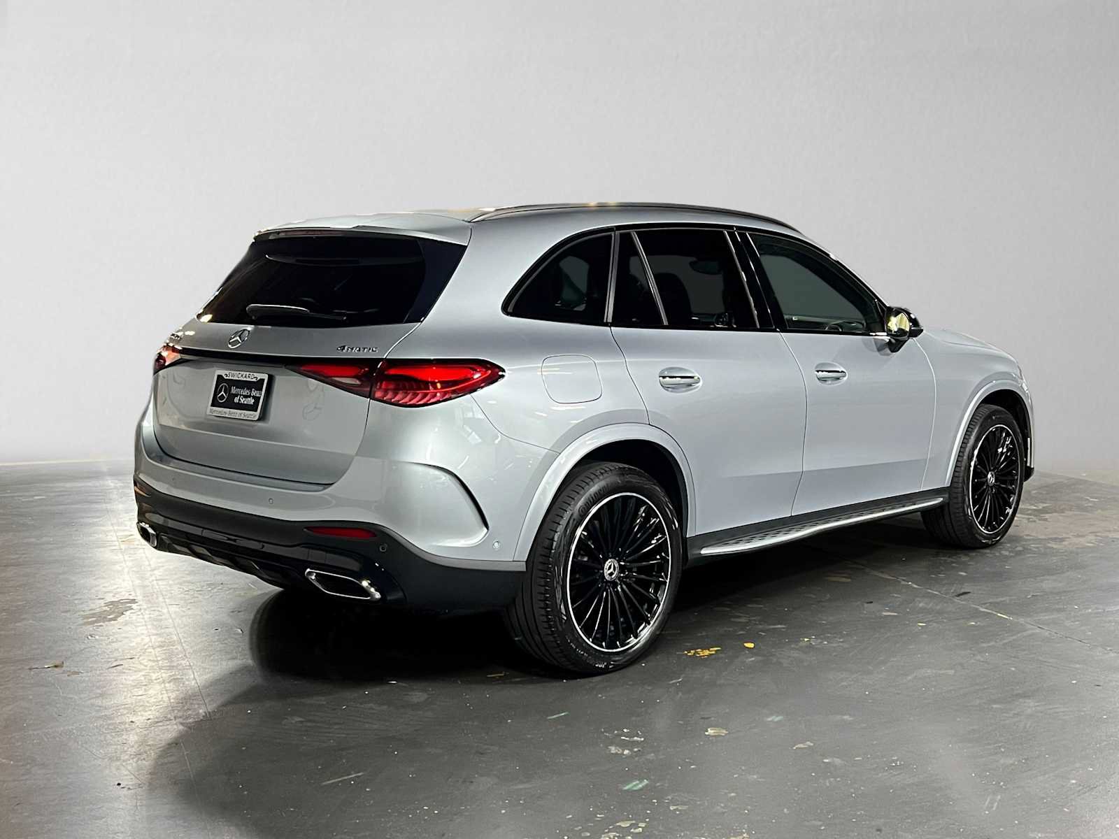 Used 2023 Mercedes-Benz GLC 300 4MATIC image 3