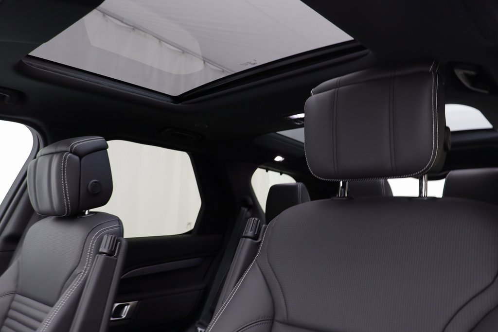 New 2025 Land Rover Discovery Dynamic SE image 15
