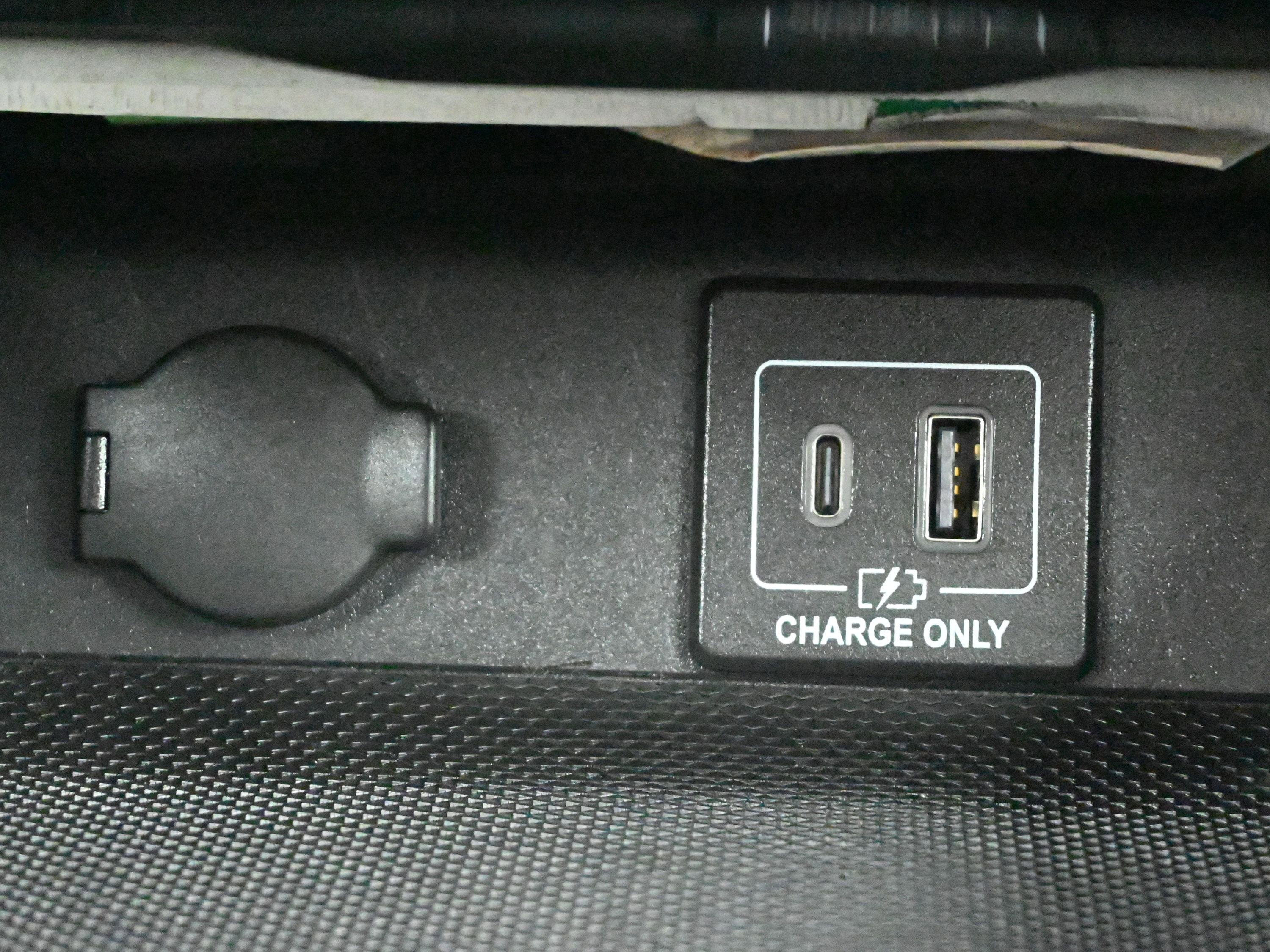 Used 2020 Nissan Pathfinder SV image 19