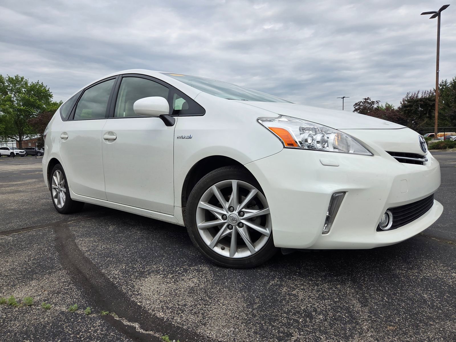 Used 2014 Toyota Prius V Five FWD image 4