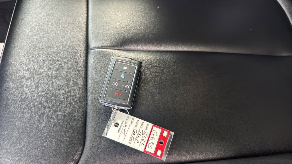 Used 2023 Jeep Grand Cherokee Limited image 26