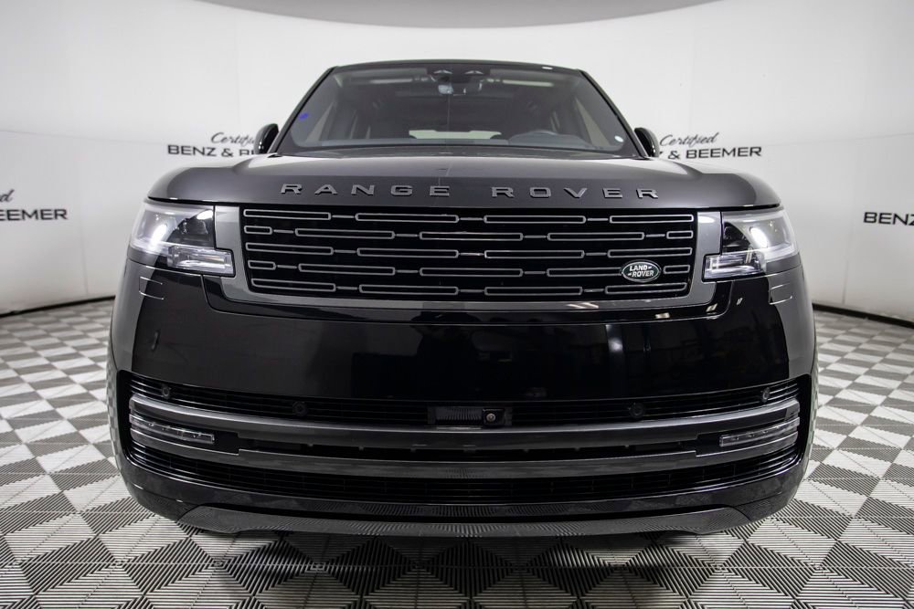 Used 2025 Land Rover Range Rover SE image 7