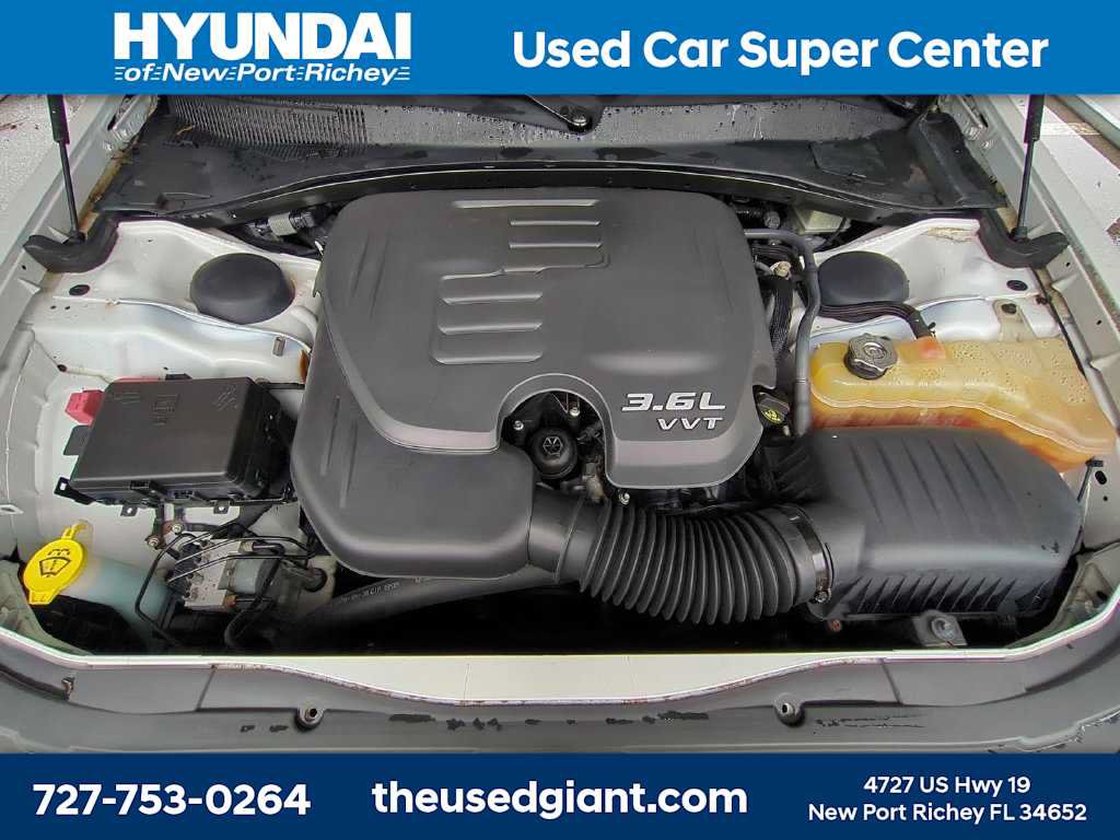 Used 2016 Chrysler 300 C RWD image 12