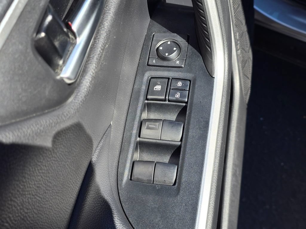 Used 2021 Toyota RAV4 XLE AWD/4WD image 14