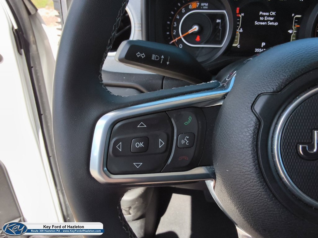 Used 2025 Jeep Wrangler Unlimited Sahara AWD/4WD image 26