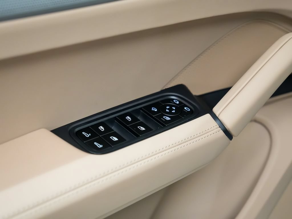 New 2026 Porsche Cayenne Coupe AWD/4WD image 22