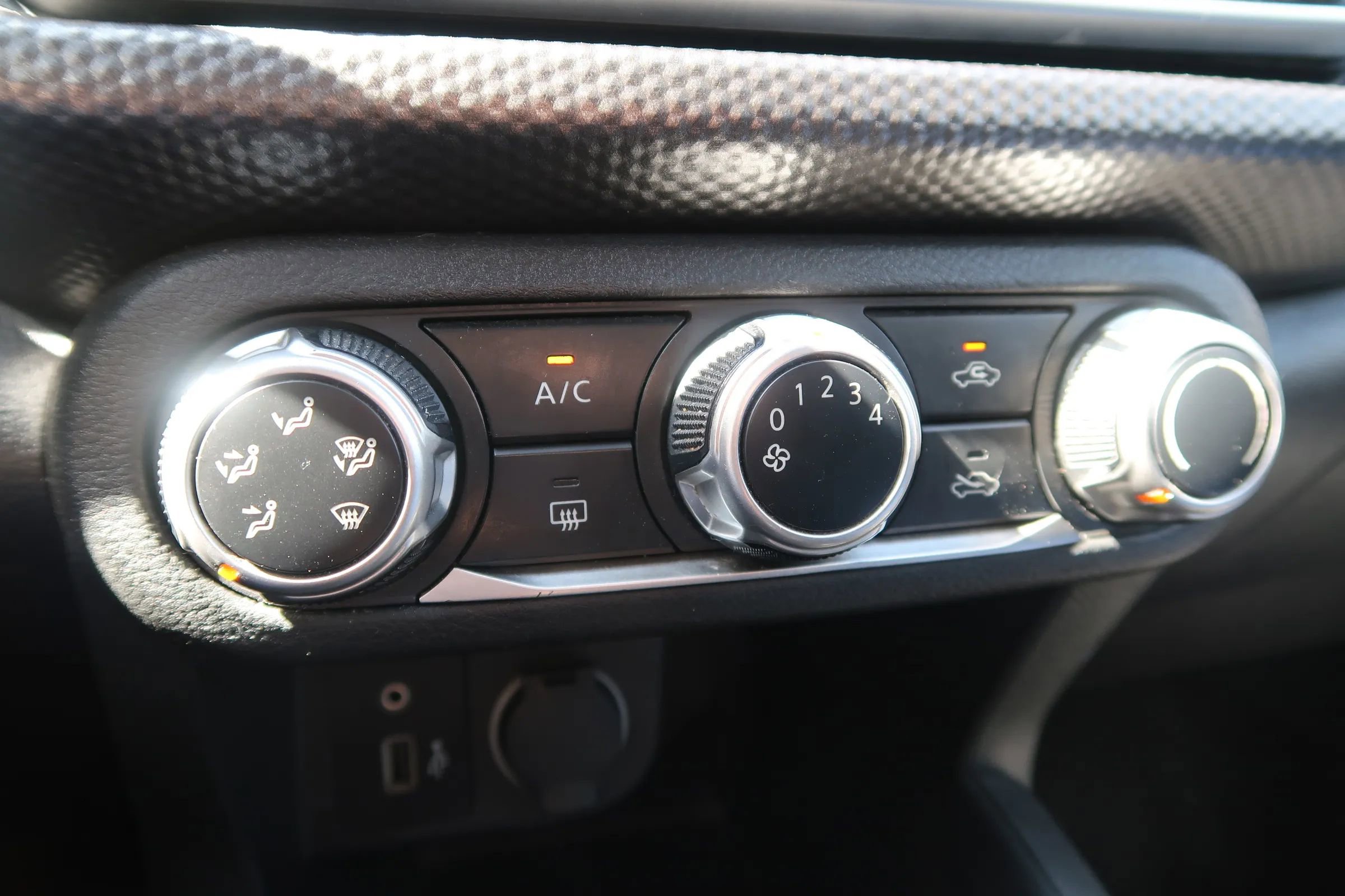 Used 2020 Nissan Kicks S FWD image 32