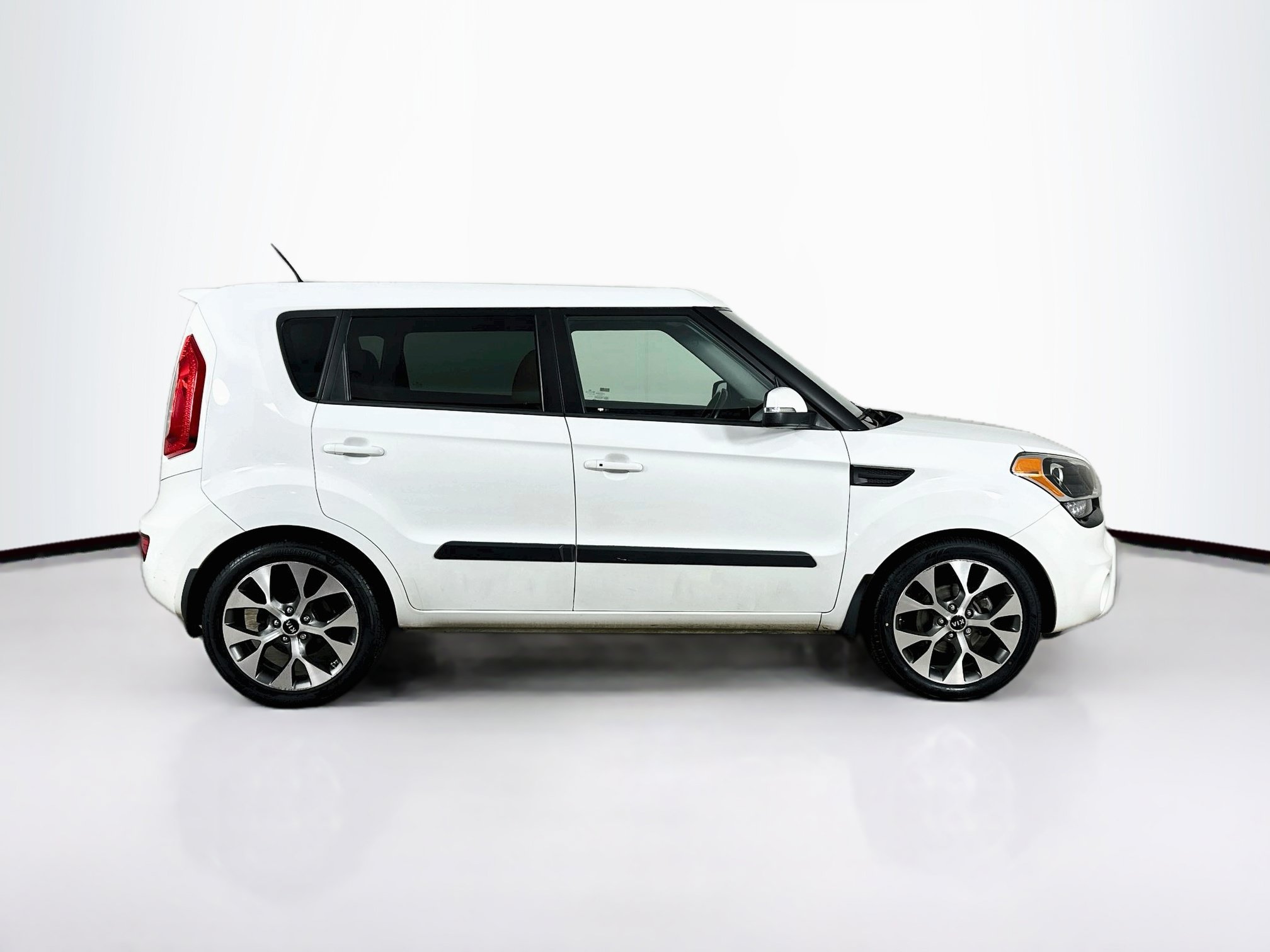 Used 2013 Kia Soul ! w/ Premium Pkg FWD image 10