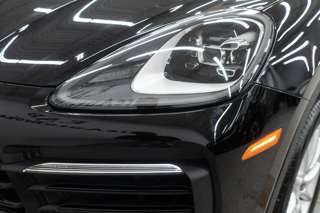 Used 2023 Porsche Cayenne AWD/4WD image 42