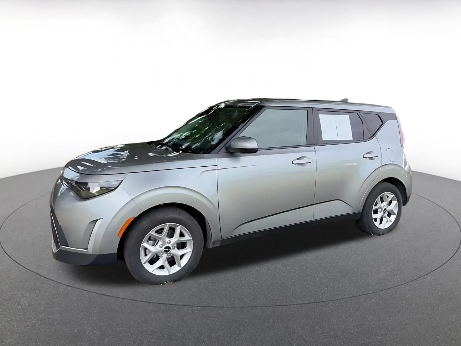 Used 2025 Kia Soul LX w/ LX Technology Package FWD image 7