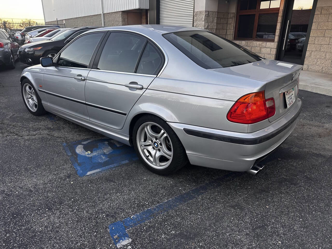 Used 2001 BMW 330i Sedan image 3
