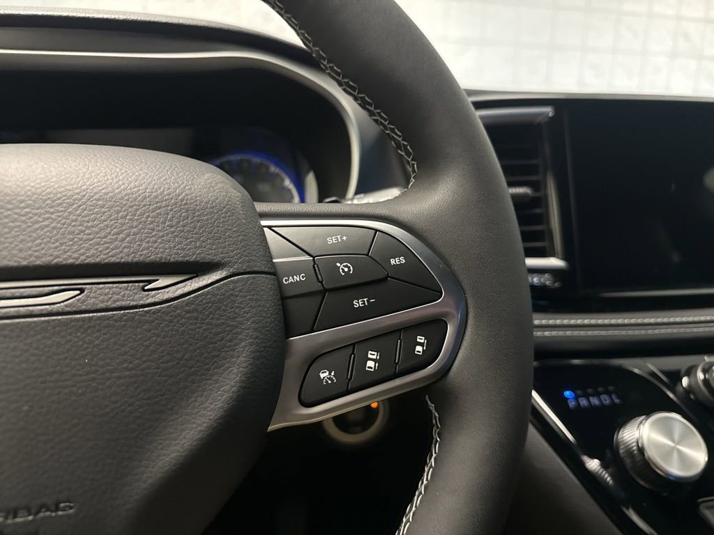 New 2027 Chrysler Pacifica Select AWD/4WD image 34