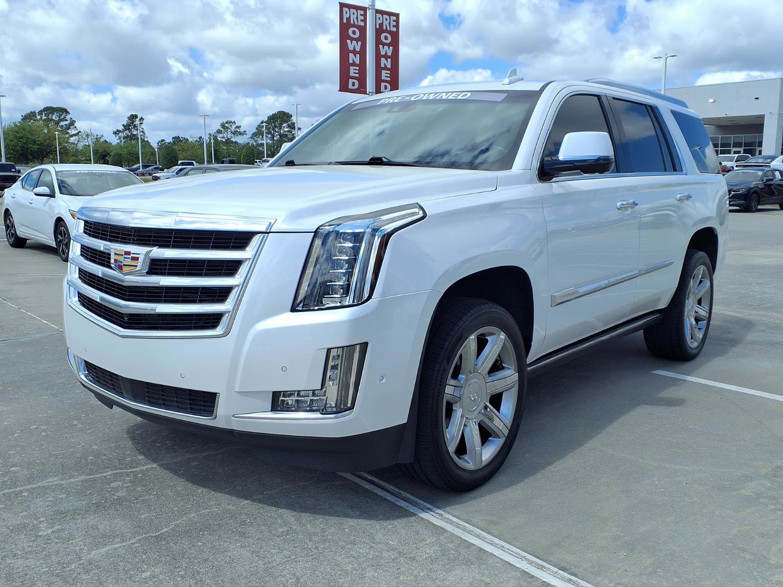 Used 2018 Cadillac Escalade Premium Luxury image 3