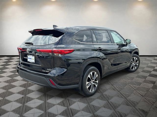 Used 2023 Toyota Highlander XLE AWD/4WD image 5