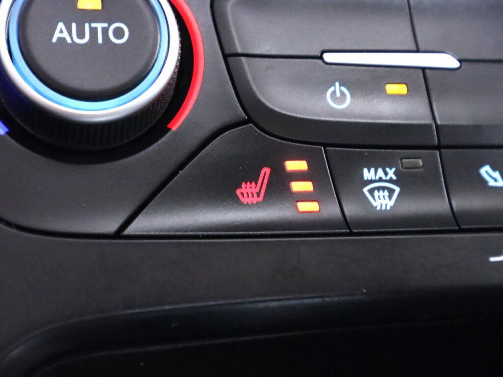 Used 2018 Ford Focus Titanium w/ Titanium Technology Package FWD image 25