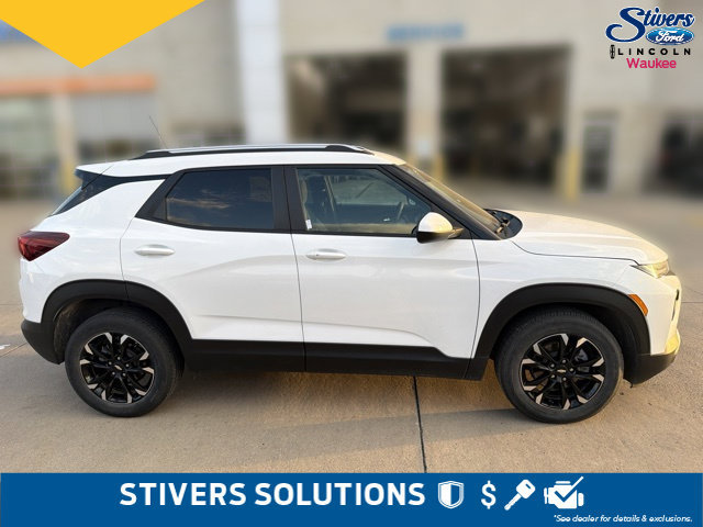 Used 2022 Chevrolet TrailBlazer LT w/ Convenience Package FWD image 3