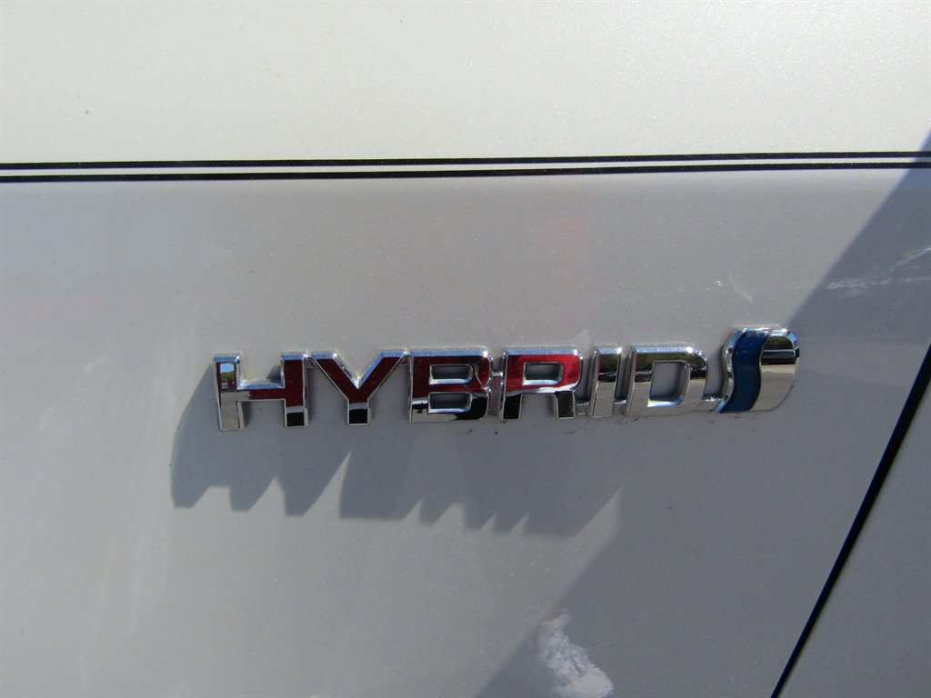 Used 2014 Toyota Prius V Two FWD image 13