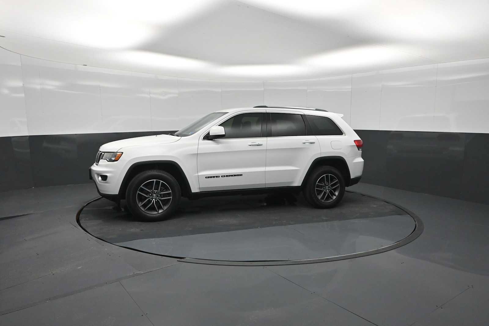Used 2018 Jeep Grand Cherokee Laredo AWD/4WD image 76