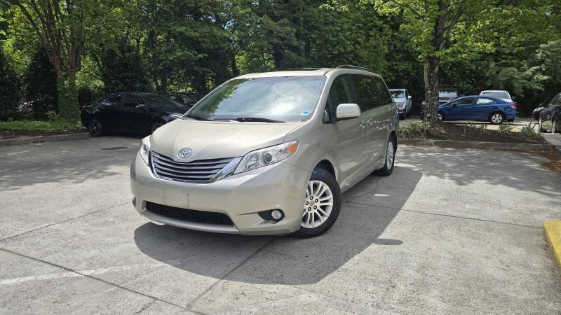 Used 2017 Toyota Sienna XLE Premium