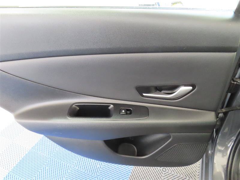 Used 2025 Hyundai Elantra SEL FWD image 28