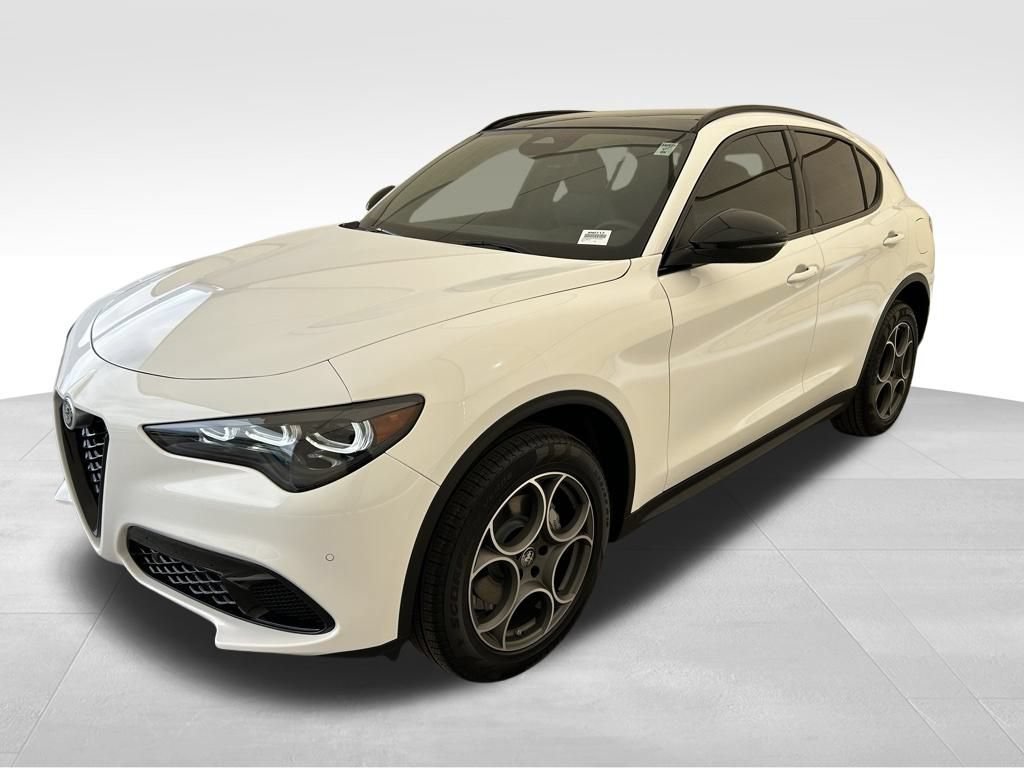New 2025 Alfa Romeo Stelvio Sprint w/ Convenience Package AWD/4WD image 17