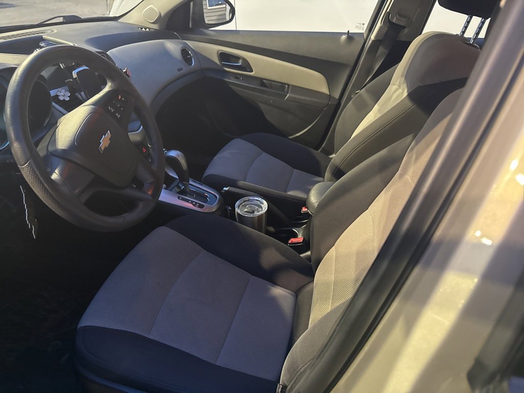 Used 2013 Chevrolet Cruze LS image 8