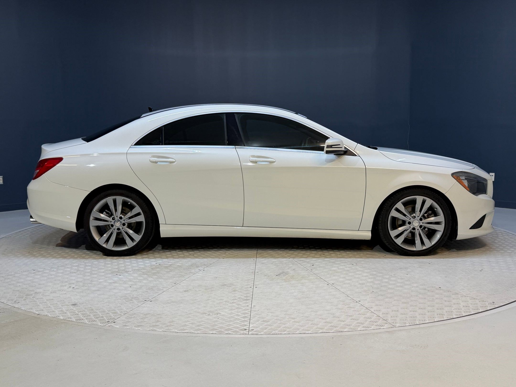 Used 2015 Mercedes-Benz CLA 250 image 8