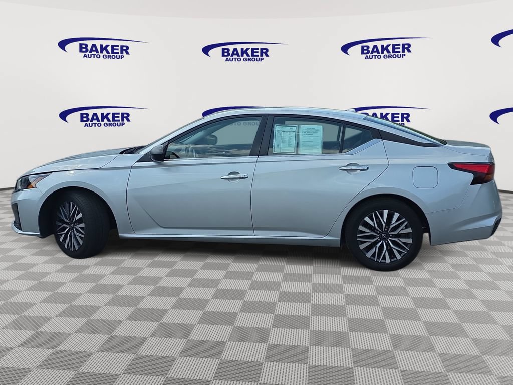 Used 2024 Nissan Altima 2.5 SV FWD image 8