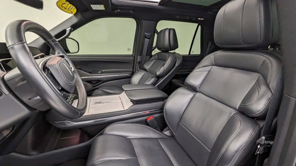 Used 2025 Lincoln Navigator Reserve w/ Jet Appearance Package image 2