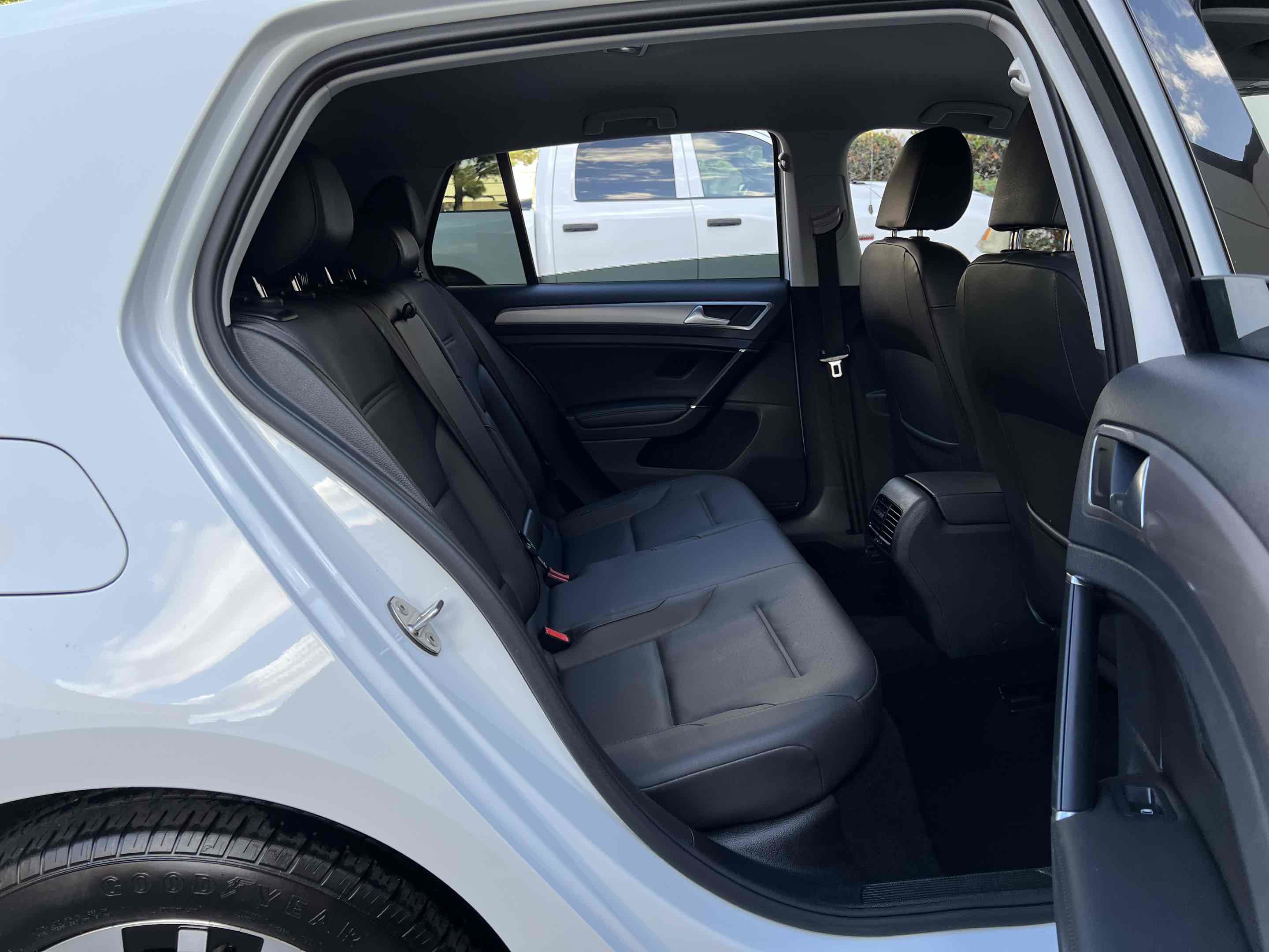 Used 2015 Volkswagen e-Golf SEL Premium FWD image 63