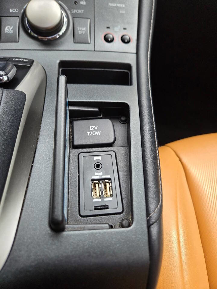 Used 2015 Lexus CT 200h w/ Navigation Package FWD image 23