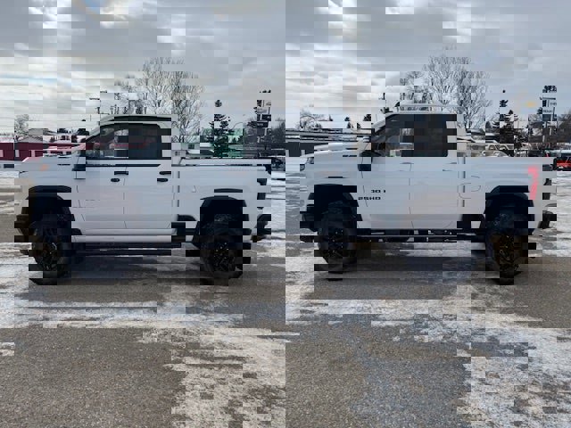 Used 2024 Chevrolet Silverado 2500 ZR2 w/ Technology Package image 4