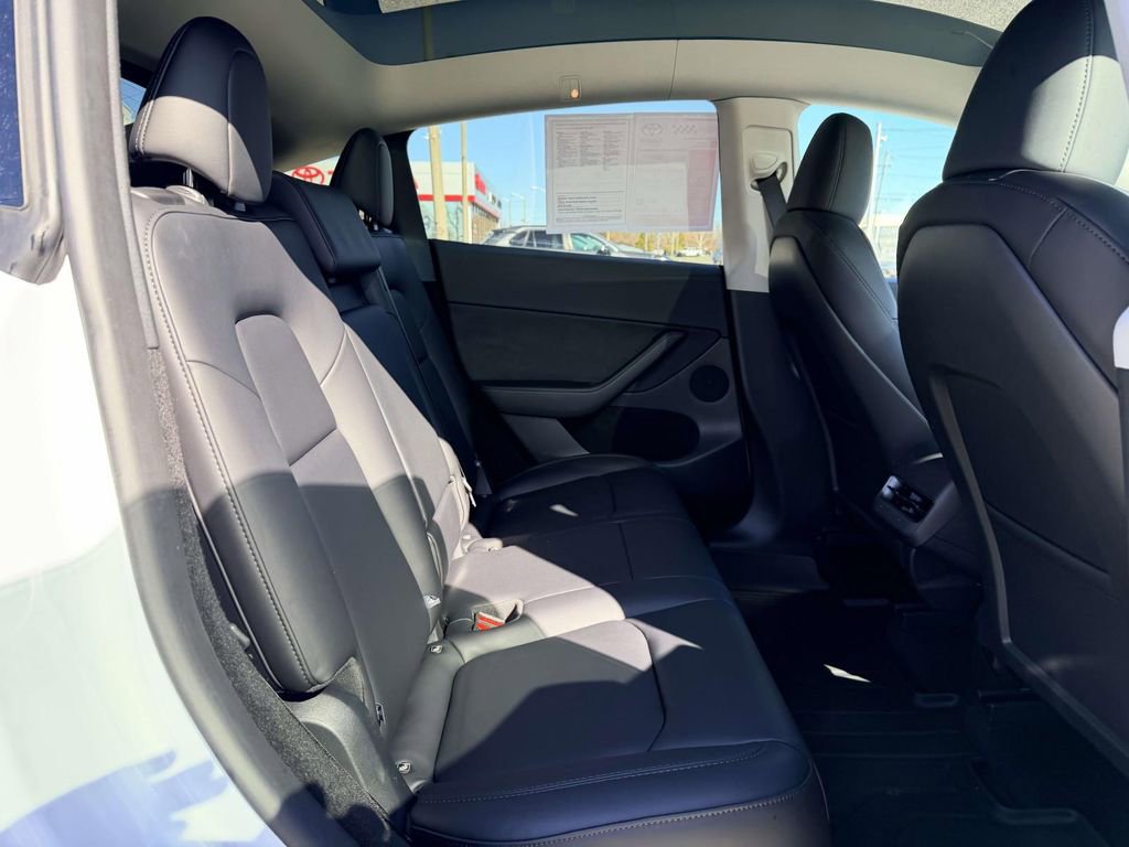 Used 2025 Tesla Model Y Long Range image 13