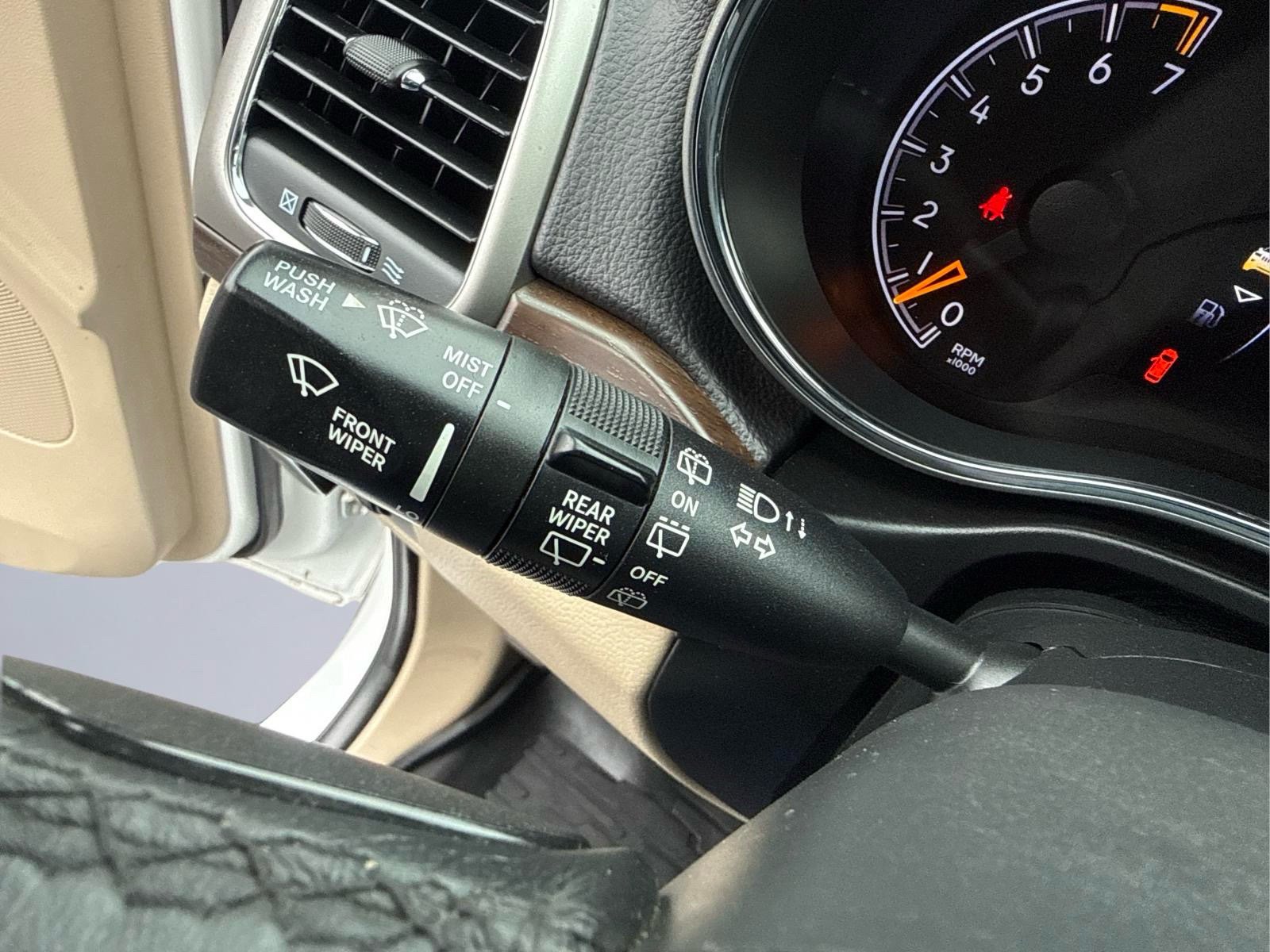 Used 2018 Jeep Grand Cherokee Laredo AWD/4WD image 26