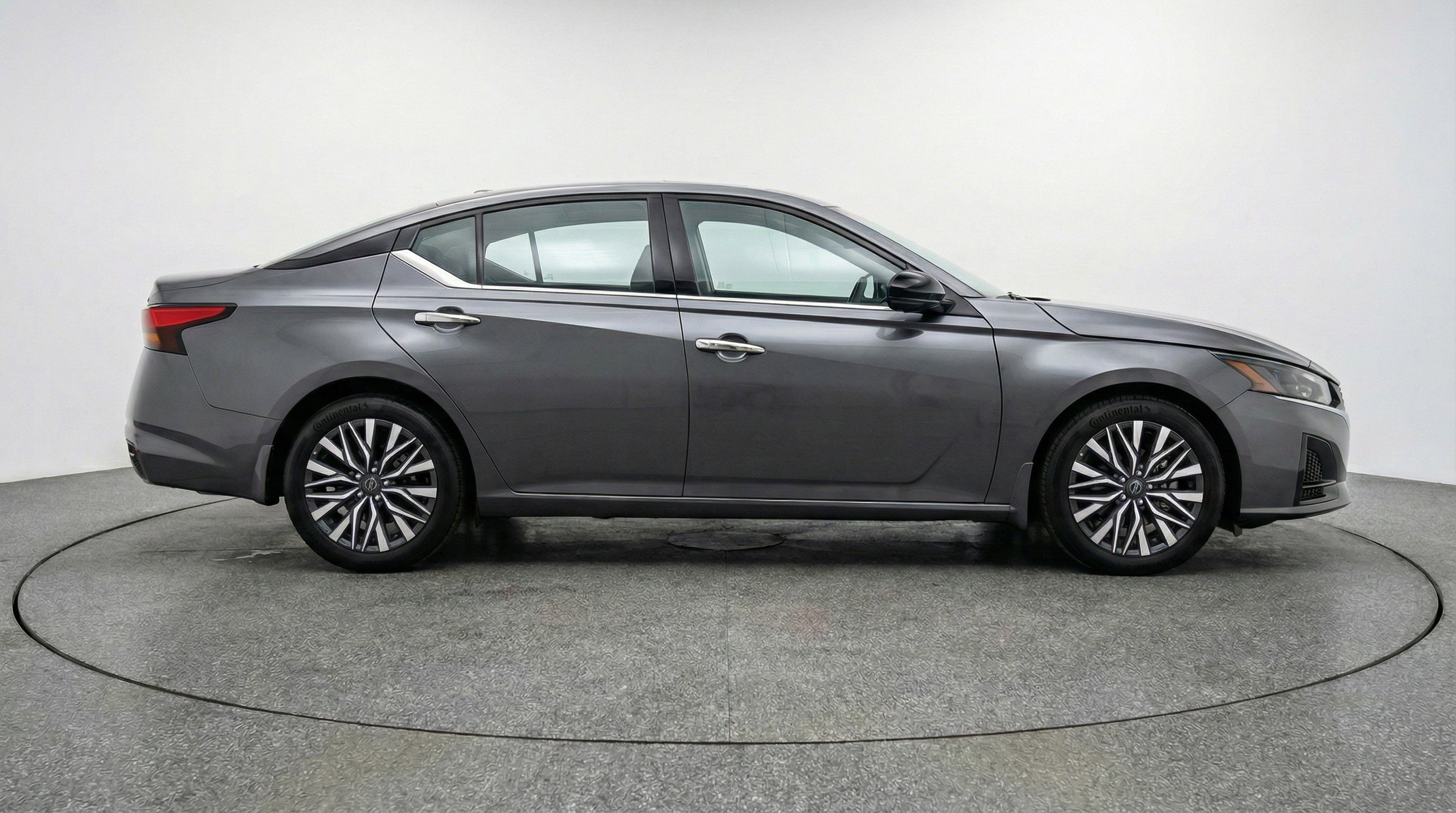 Used 2025 Nissan Altima 2.5 SV image 11