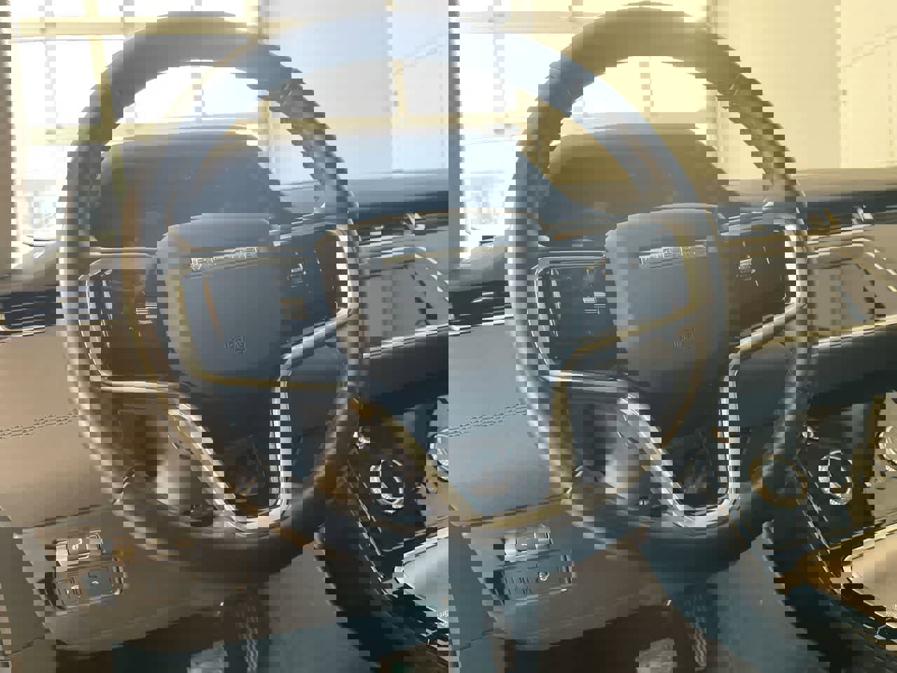 Used 2022 Land Rover Range Rover Evoque S image 14