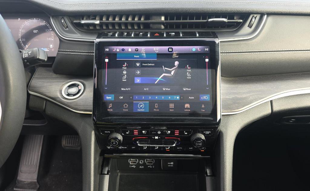 Used 2024 Jeep Grand Cherokee L Limited w/ Luxury Tech Group II image 9