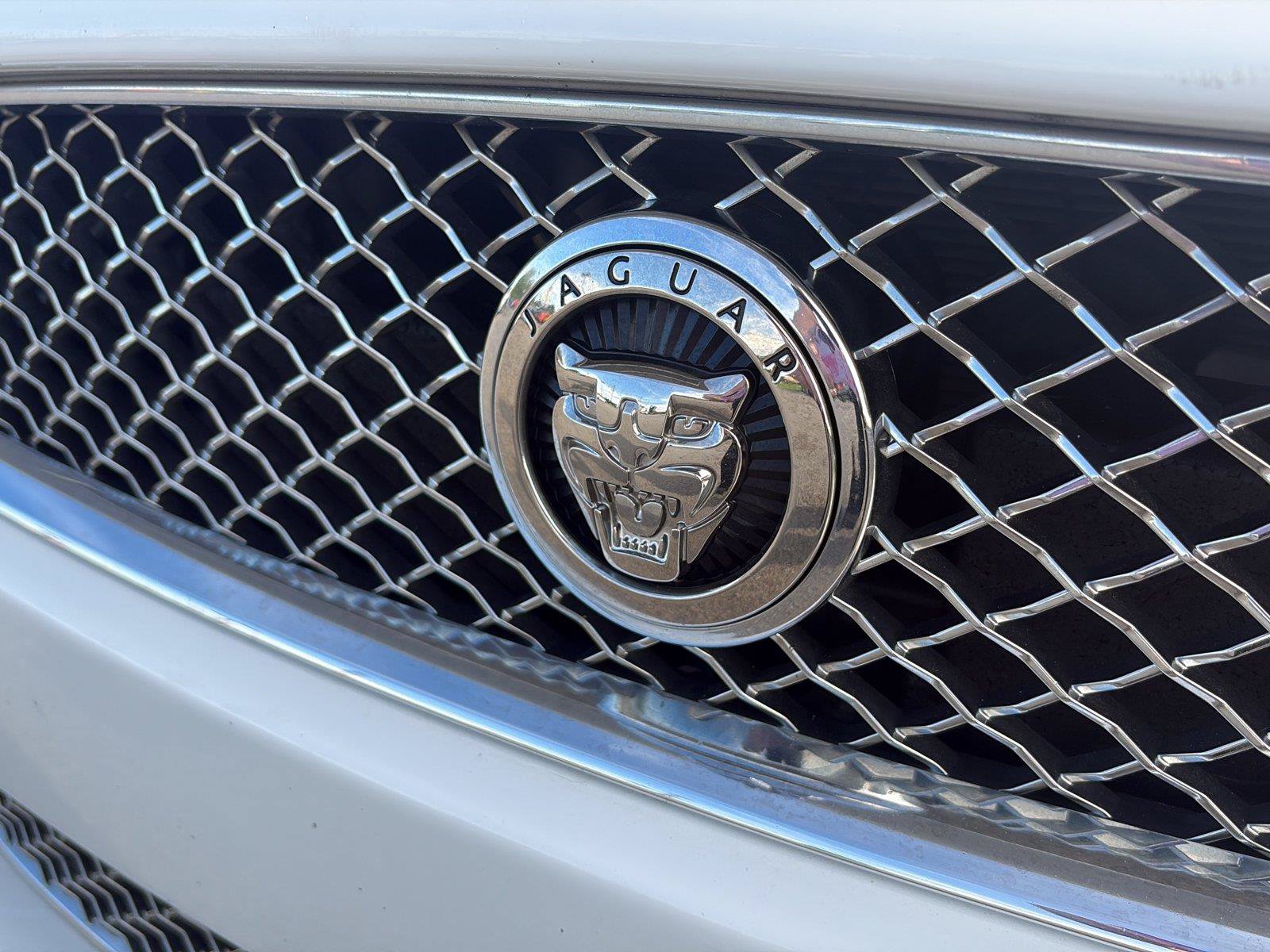 Used 2015 Jaguar XK Convertible RWD image 46
