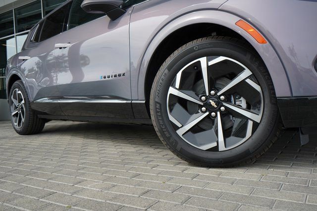 New 2025 Chevrolet Equinox EV LT image 11