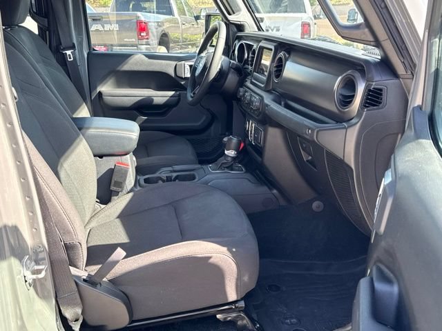 Certified 2023 Jeep Gladiator Sport AWD/4WD image 17